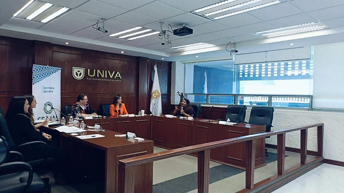 Expertas en derechos humanos se reunen en la Univa